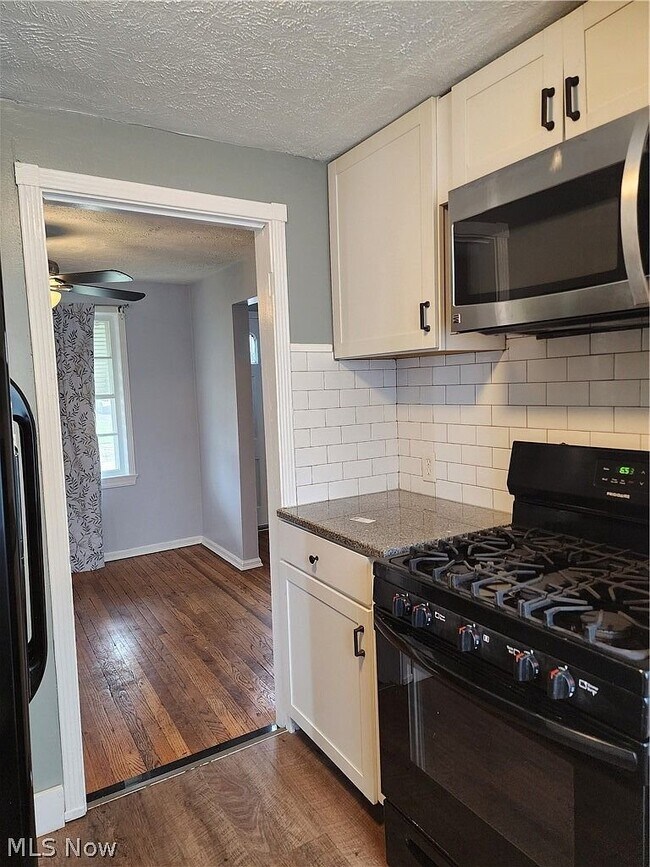 Foto del edificio - 5435 Beechwood Ave