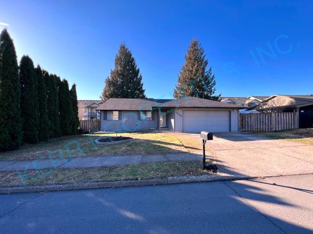 Foto principal - Charming 3-Bed, 2-Bath Home in Sandy, OR –...