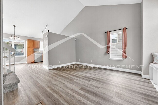 Foto del edificio - Spacious Home with Central AC and Gas Fireplace