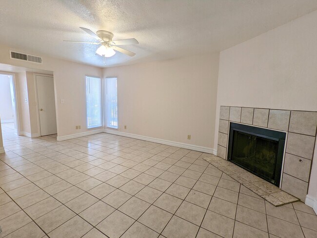 Foto del edificio - 8816 Norton St