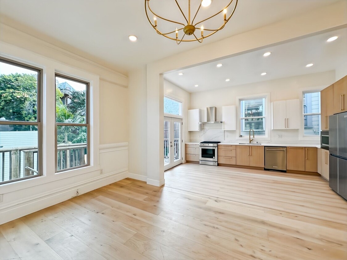 Primary Photo - Top-Floor, Remodeled 5BR/2.5BA Victorian F...