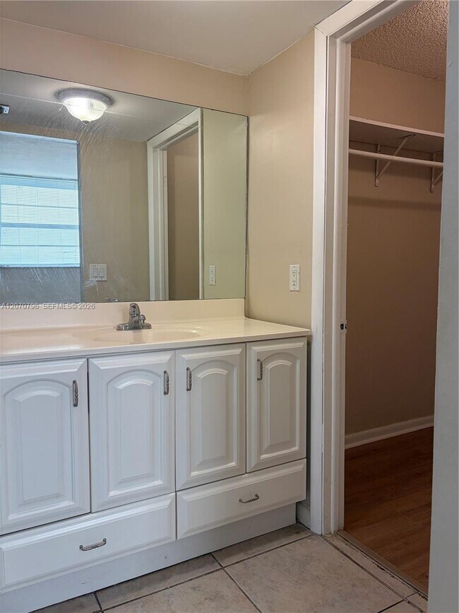 Foto del edificio - 10865 SW 112th Ave