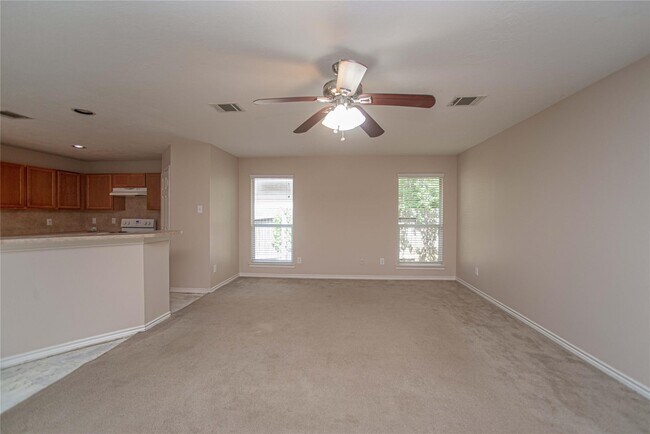 Foto del edificio - 2223 Shady Pine Dr