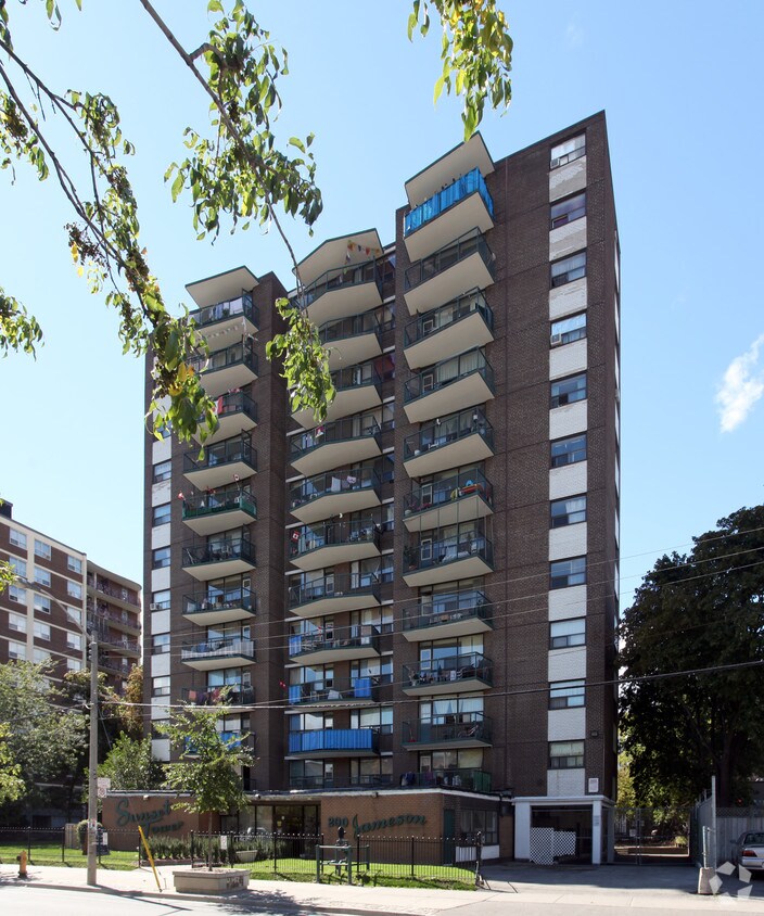 Sunset Tower Apartments 200 Jameson Ave Toronto, ON
