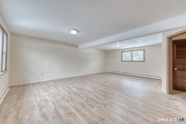 Foto del edificio - 5 Cutler Ln