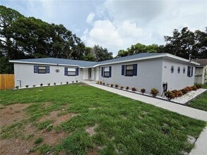 Building Photo - 2941 Shore Dr