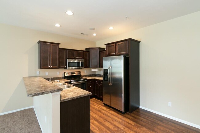 Building Photo - 402 Churchill Dr