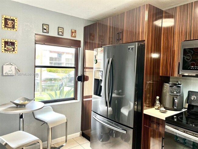 Foto del edificio - 11304 Taft St