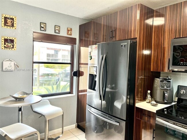 Building Photo - 11304 Taft St