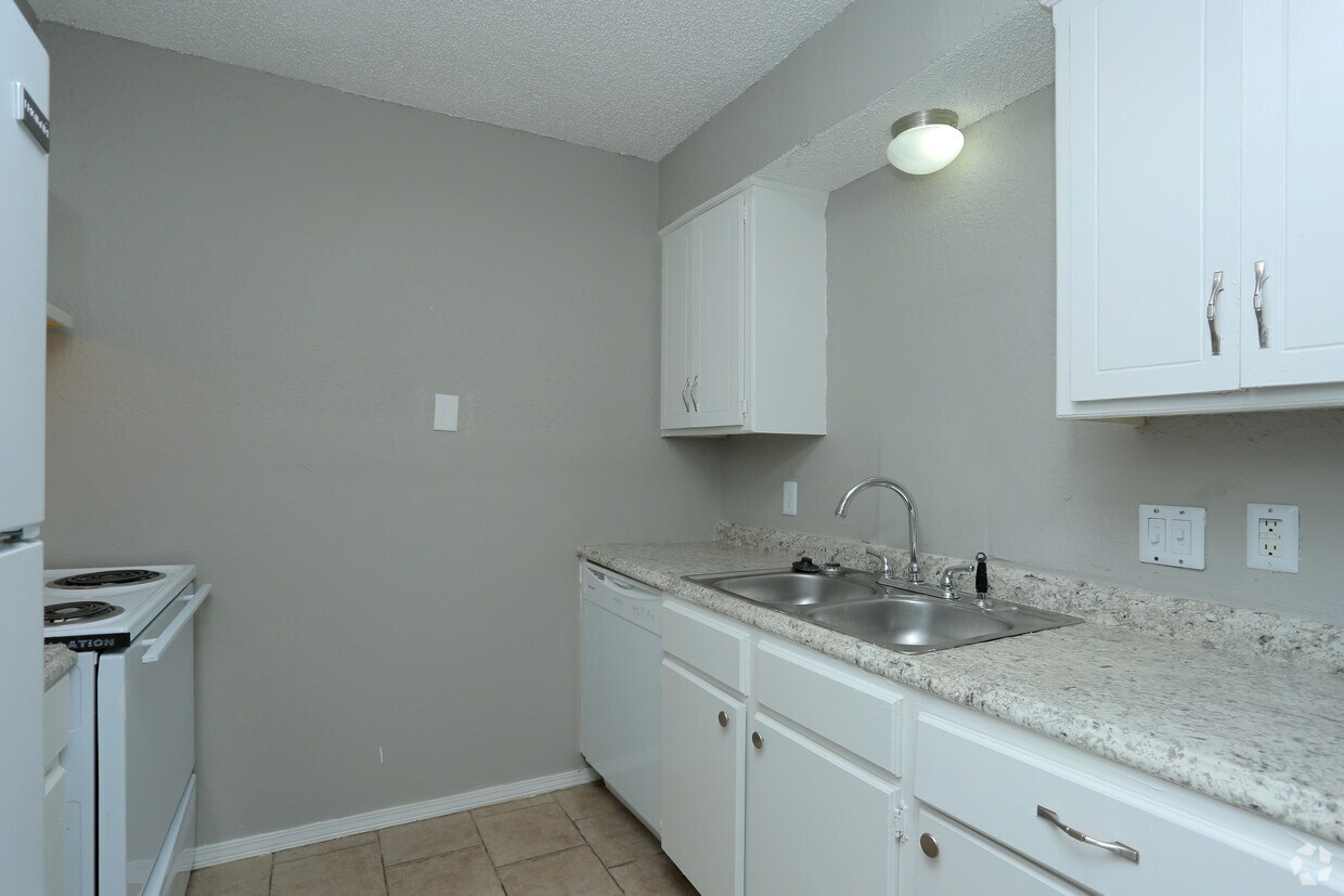 Lakewood Estates Apartments in Oklahoma City, OK