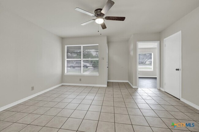 Building Photo - 334 Craddock Ave