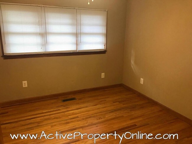 Building Photo - 3117 Somerset Dr