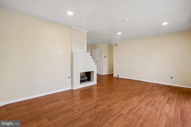 Building Photo - 6621 Edsall Rd