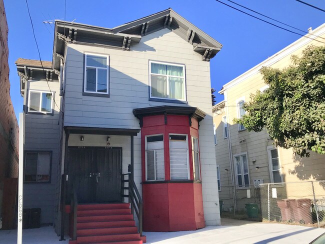 Victorian style home close to Oakland downtown and major transportations - 672 8th St