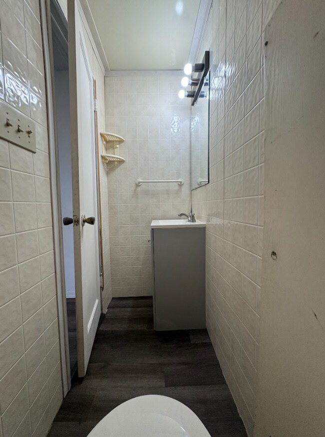 Foto del edificio - Charming 5 Bedroom Home **DEPOSIT SPECIAL!...