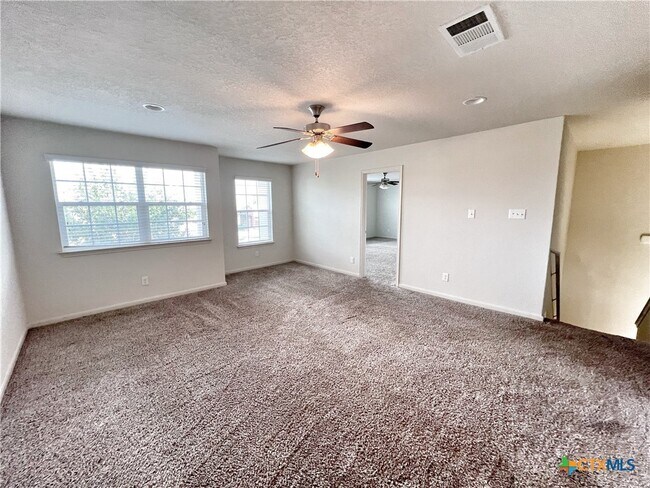 Foto del edificio - 310 Creekview Way