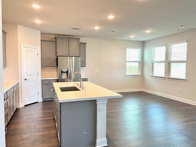 Foto del edificio - 15601 Ellinger Dr