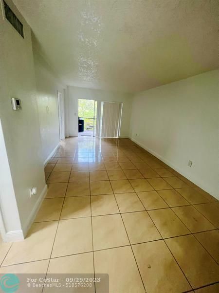 Building Photo - 5500 SW 77th Ct
