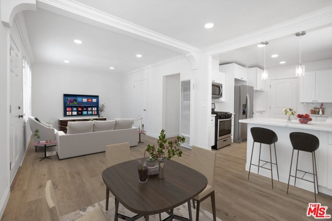 Foto principal - 5402 Monroe St