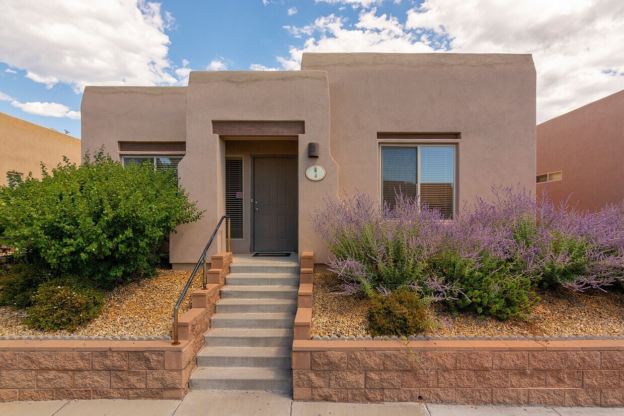Foto principal - Ideal 3 Bedroom Home In The Desirable Neig...