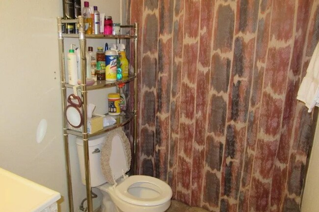 Foto del edificio - 2200 E Trinity Mls Rd