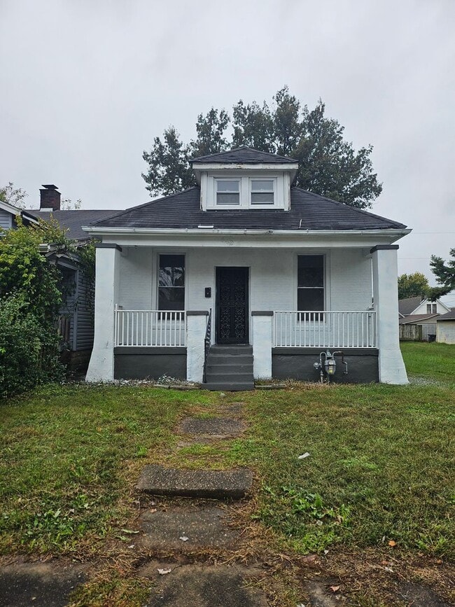 Building Photo - 649 E Oregon St Building Photo - 649 E Oregon St