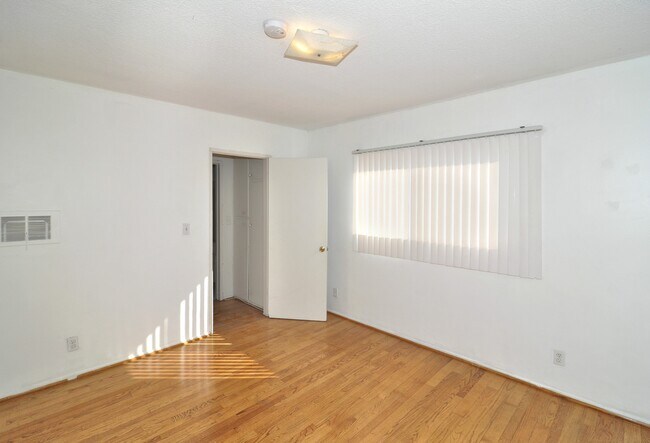 Building Photo - 3252 Fay Ave