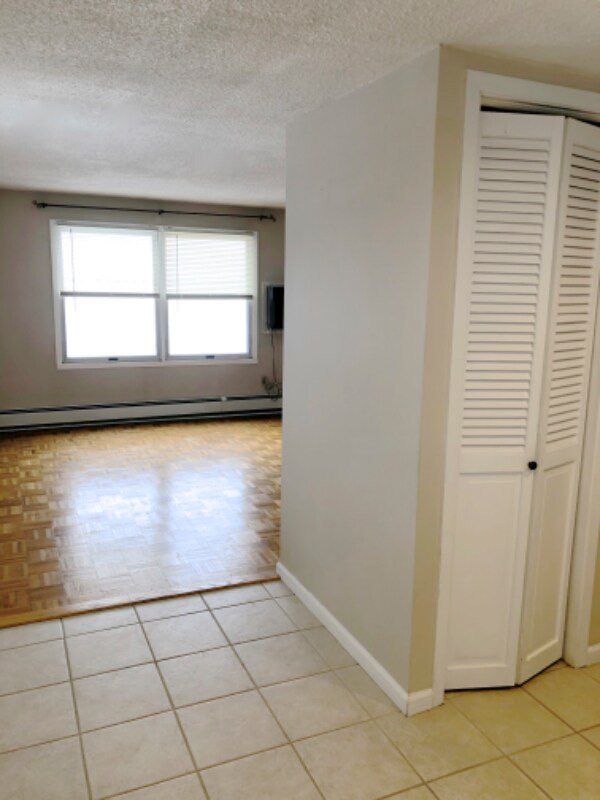 Building Photo - 9 Graywood Rd