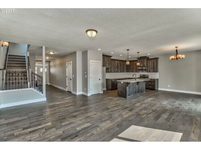 Foto del edificio - Available Now!  Newer Home in Desirable Neighborhood.