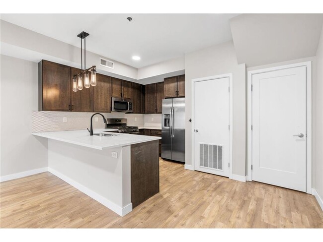 Building Photo - 120 Hennepin Ave