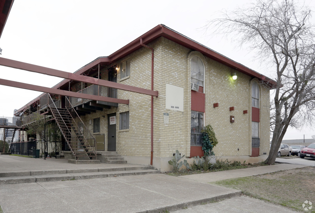 Building Photo - Hickory Park Apartments