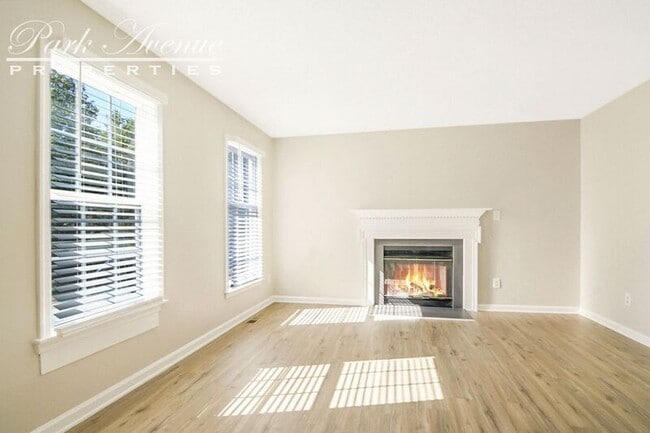 Building Photo - 9 Periwinkle Ct