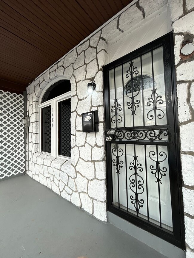 Foto del edificio - 1484 Louis St