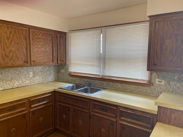 Building Photo - 2412 N 76th Ave