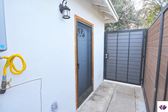 Foto del edificio - 7926 Northgate Ave