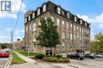 Building Photo - 140 W River St