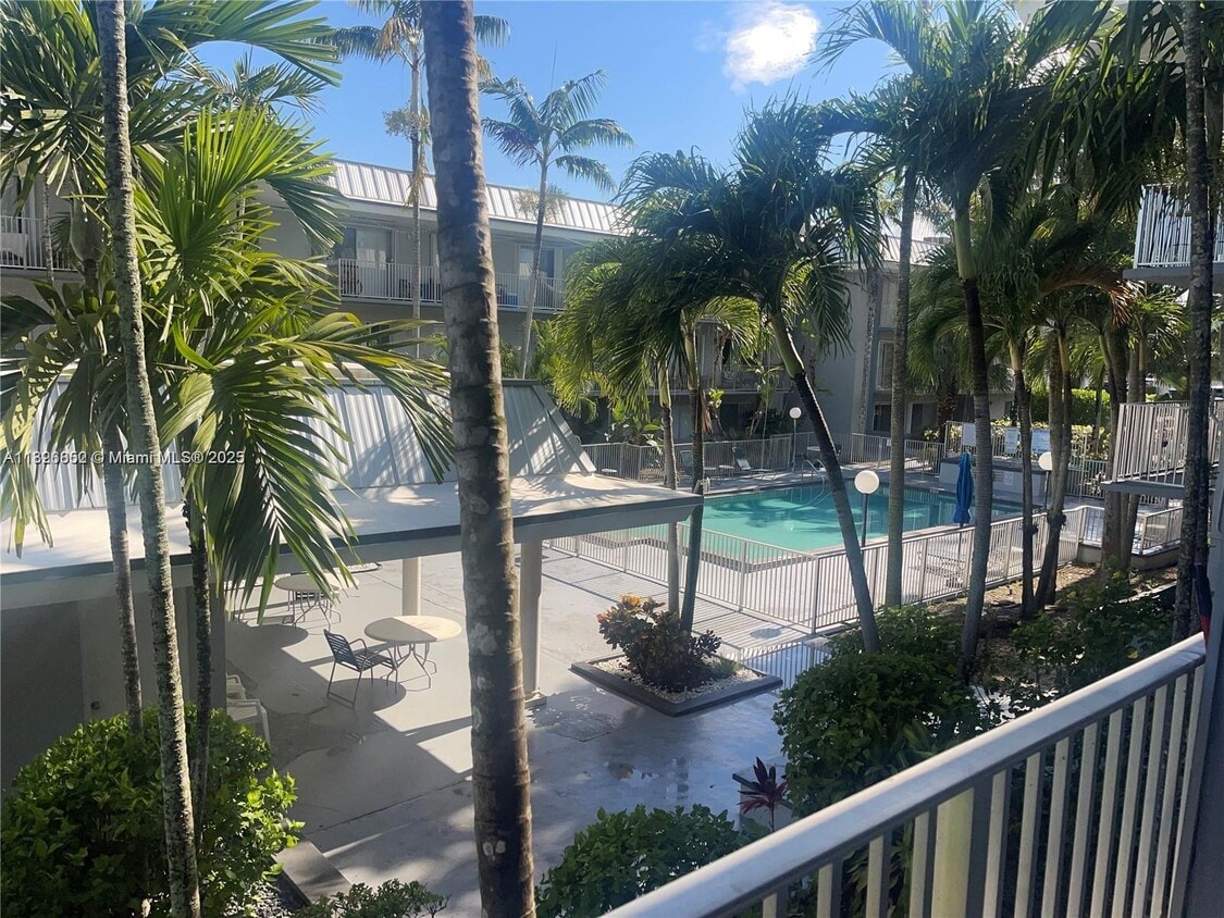 Primary Photo - 7401 SW 82nd St