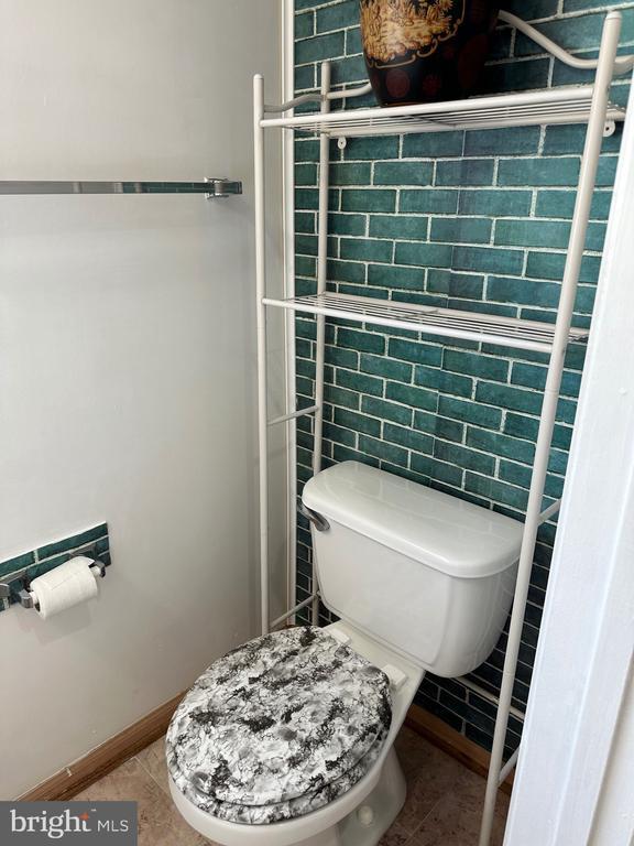 Building Photo - 4002 Summer Hollow Ct