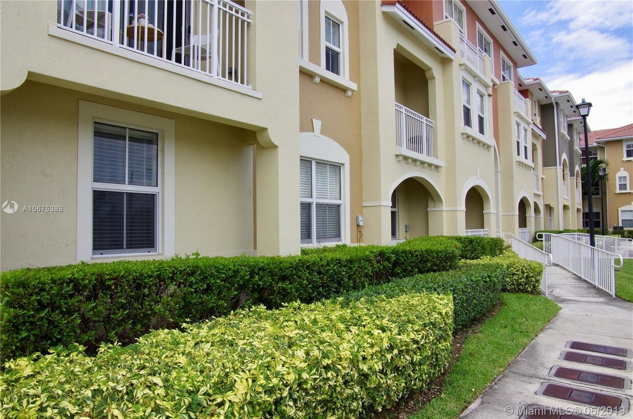 10885 NW 89th Terrace Doral, FL 33178 Alquileres en Doral, FL