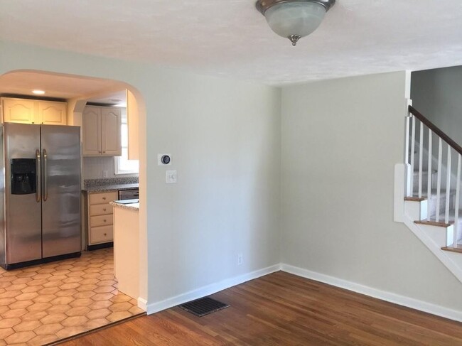 Second Living, view into kitchen - 39 Bishop Rd
