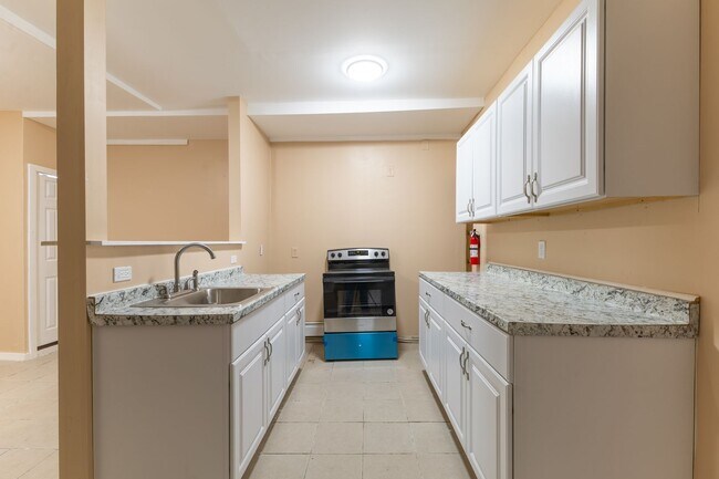Foto del edificio - Modern Renovated Studio For Rent!