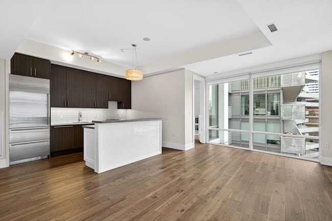 Building Photo - 29 Queens Quay E