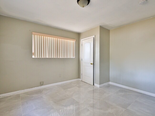 Foto del edificio - 47 NW 151st St