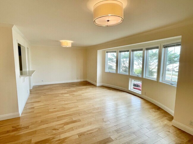 Foto del edificio - Modern 3BR/2BA, 1,491 SqFt Ocean Front Con...