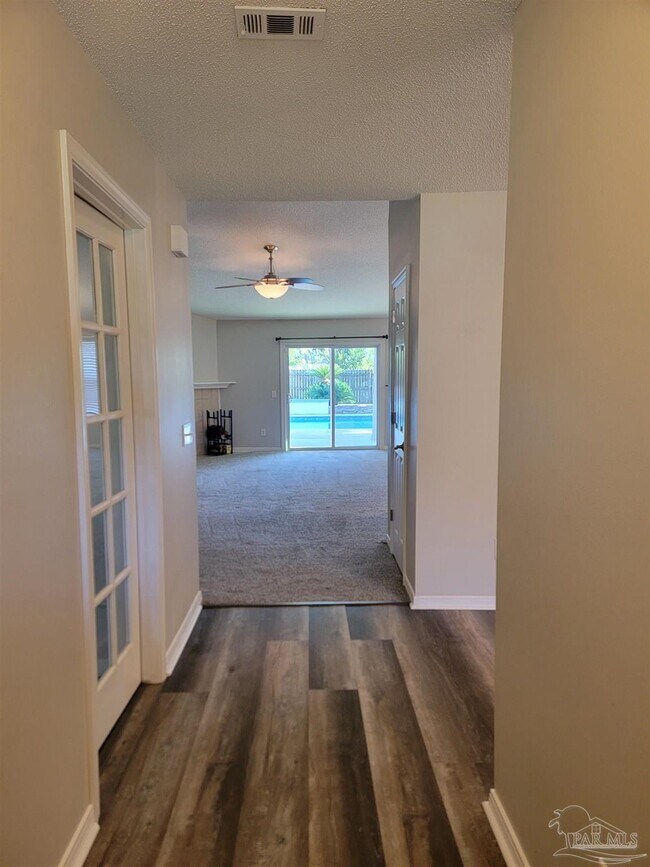 Building Photo - 4878 Pineview Ridge Rd
