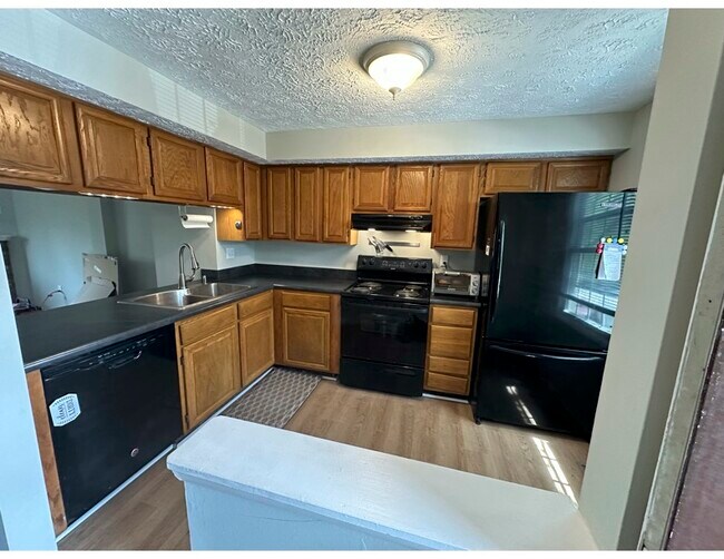 Cocina - 5811 Rowanberry Dr