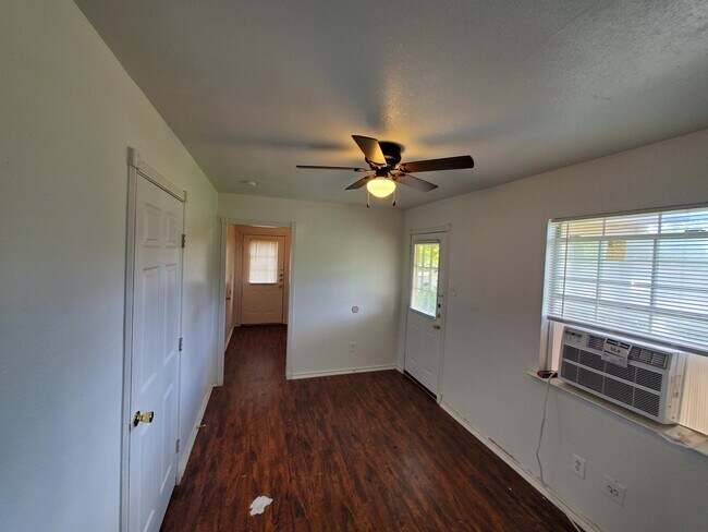 Living Area - 401 Mineral Wells St