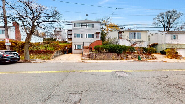 Building Photo - 90 Waldemar Ave