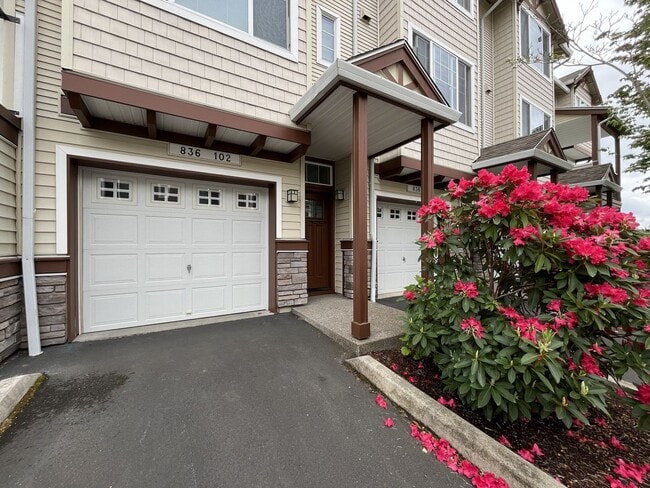 Building Photo - 2 Bedroom 2.5 Bathroom with 2 Tandem Car garage ~ Convenient Cedar Mill Location Near St. Vincent...