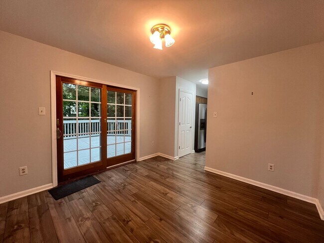 Building Photo - Beautiful 4 BR/3.5 BA Single-Family Home i...
